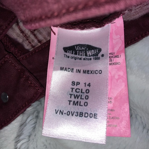 vans paisley patterned maroon shorts - Picture 5 of 5